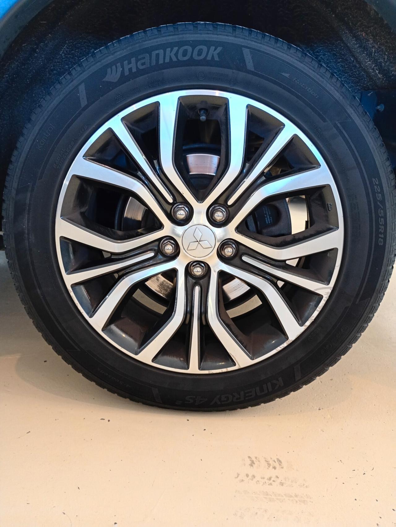 Mitsubishi Outlander 2.2 DI-D 4WD Instyle Plus SDA 7 posti