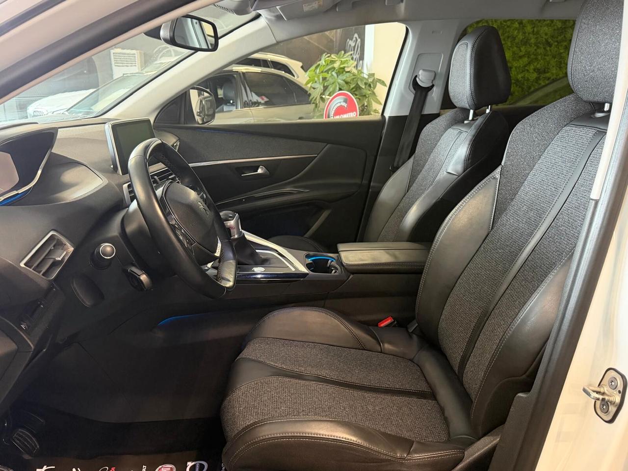 PEUGEOT 3008 1.6 BLUEHDI 120CV OK NEOPATENTATO NAVI CAM ANNO 2017