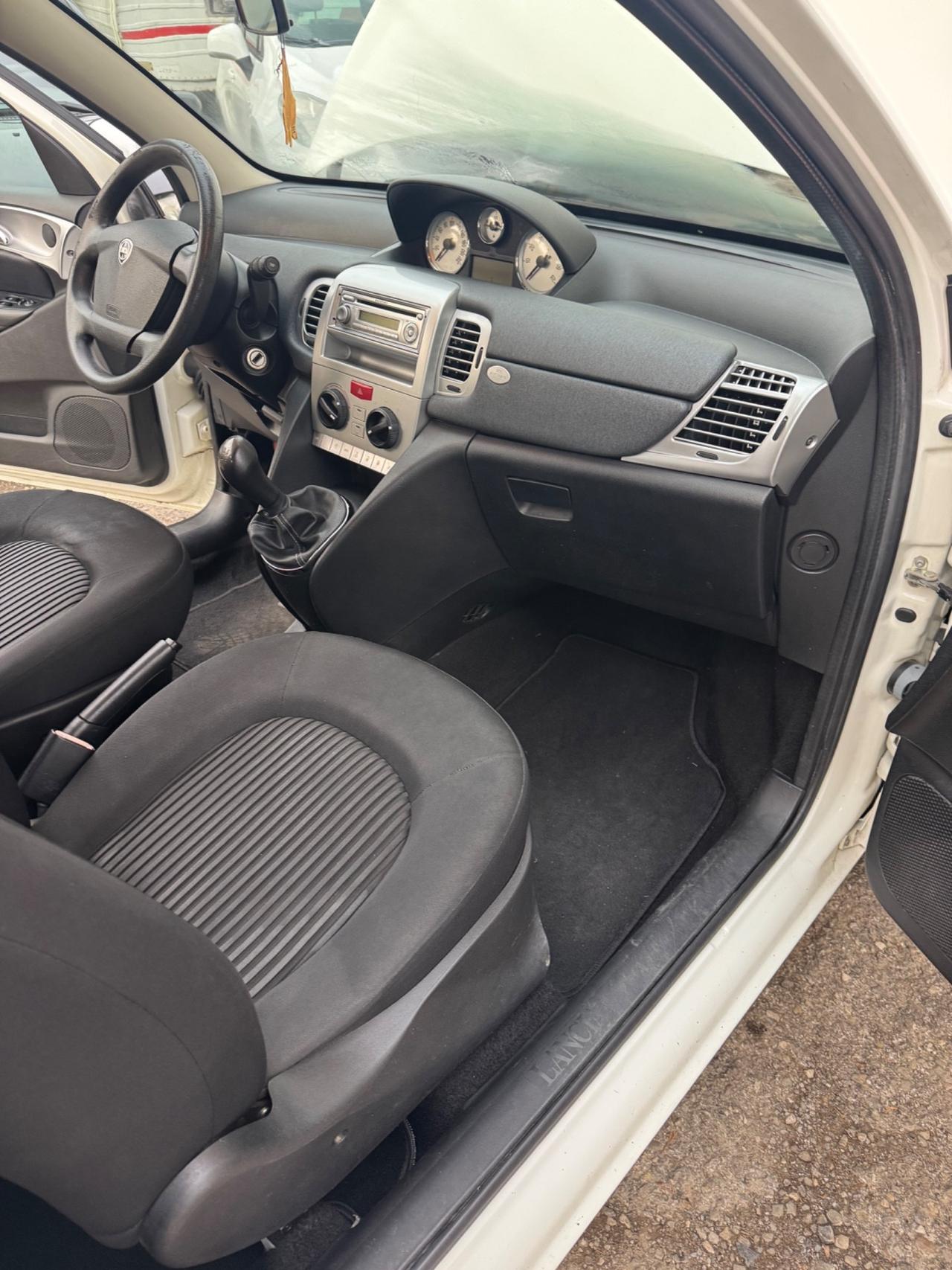 Lancia Ypsilon 1.3 MJT 75 CV Platino