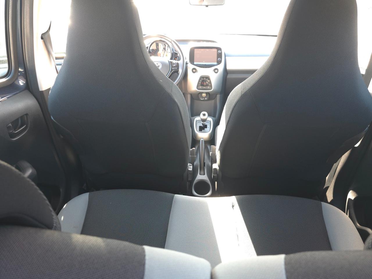 Toyota Aygo 1.0 VVT-i 69 CV 5 porte x-play MMT