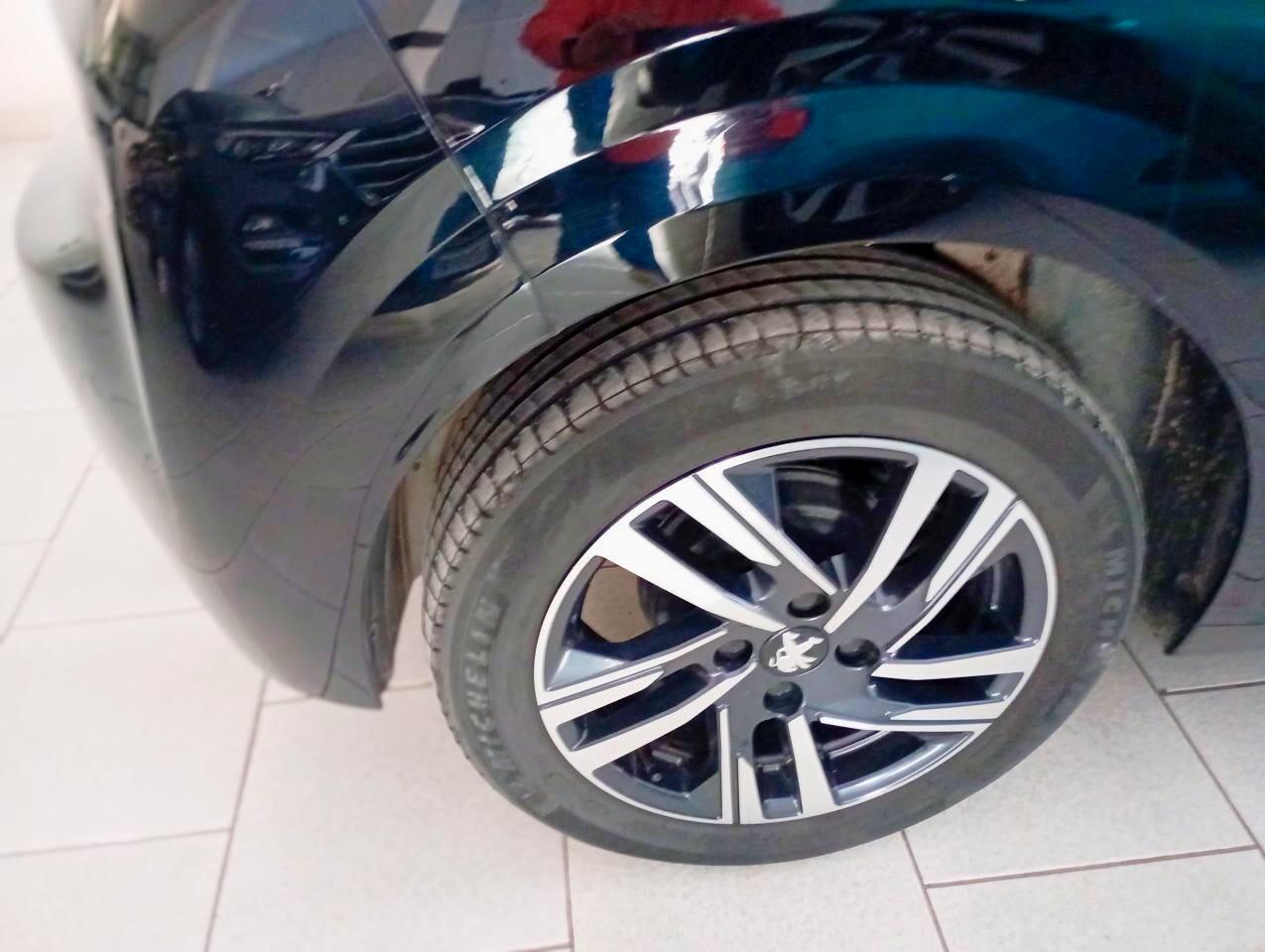 Peugeot 208 PureTech 75 Stop&Start 5 porte Style (Disponibilità di altri colori)
