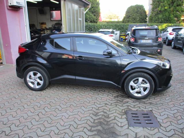 TOYOTA C-HR 1.8 Hybrid E-CVT Business