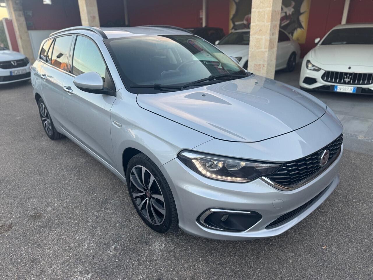 Fiat Tipo 1.6 Mjt SW Lounge Navi Retro Carplay