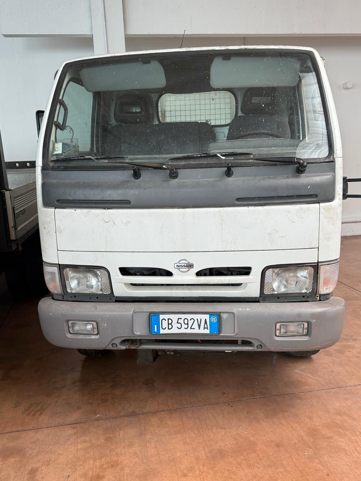3 Nissan Cabstar ribaltabile non funzionante per operatori del settore