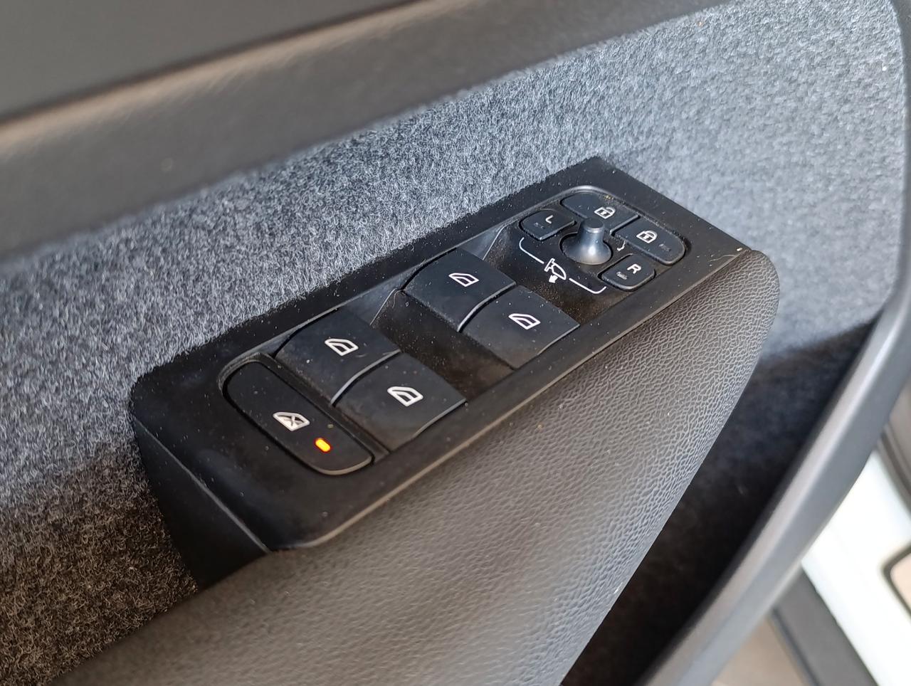 Volvo XC40 1.5 t4 phev R-design auto my21