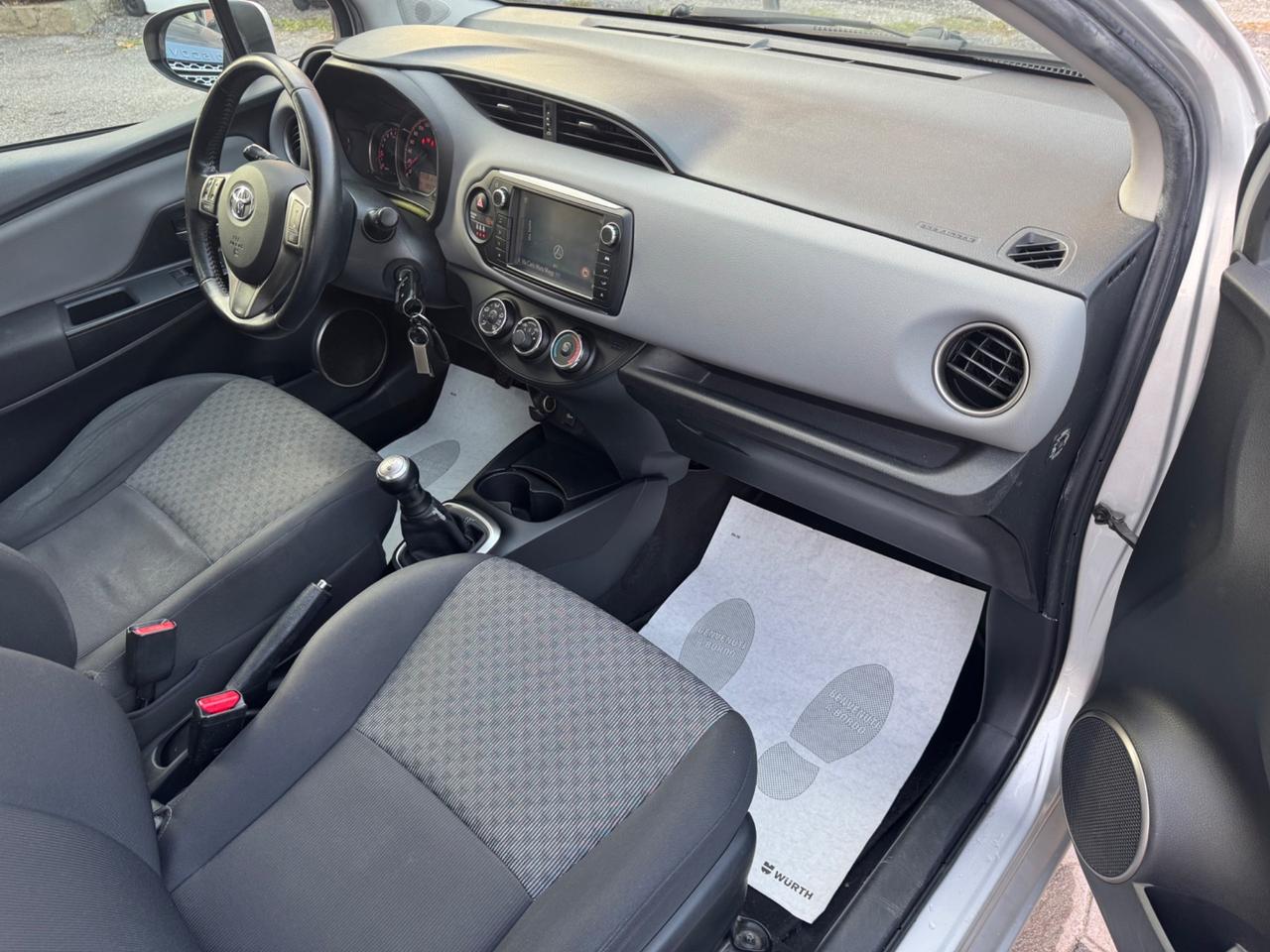 Toyota Yaris 1.0 5 porte Lounge neo patentati
