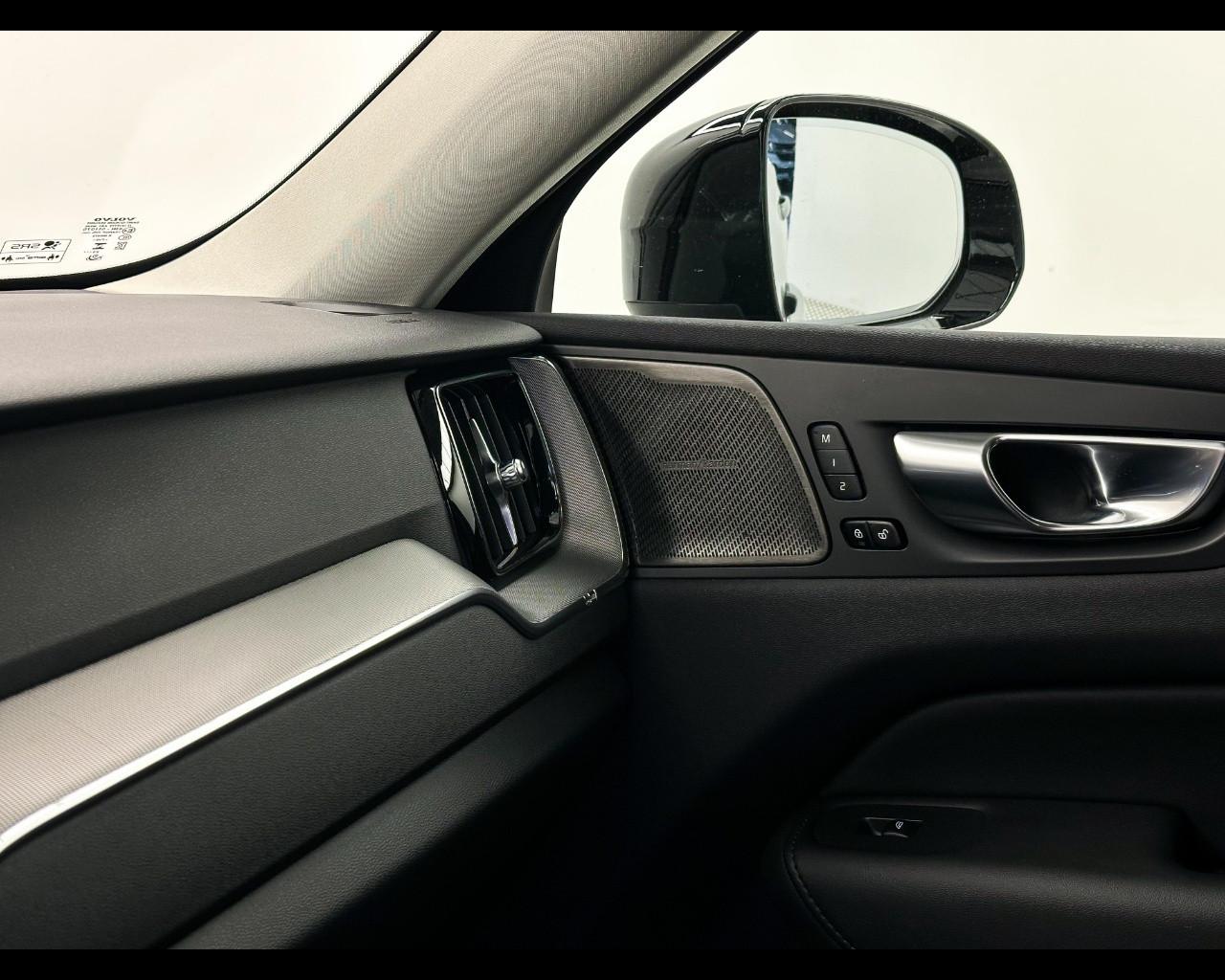 VOLVO XC60 B4 automatico Plus Dark