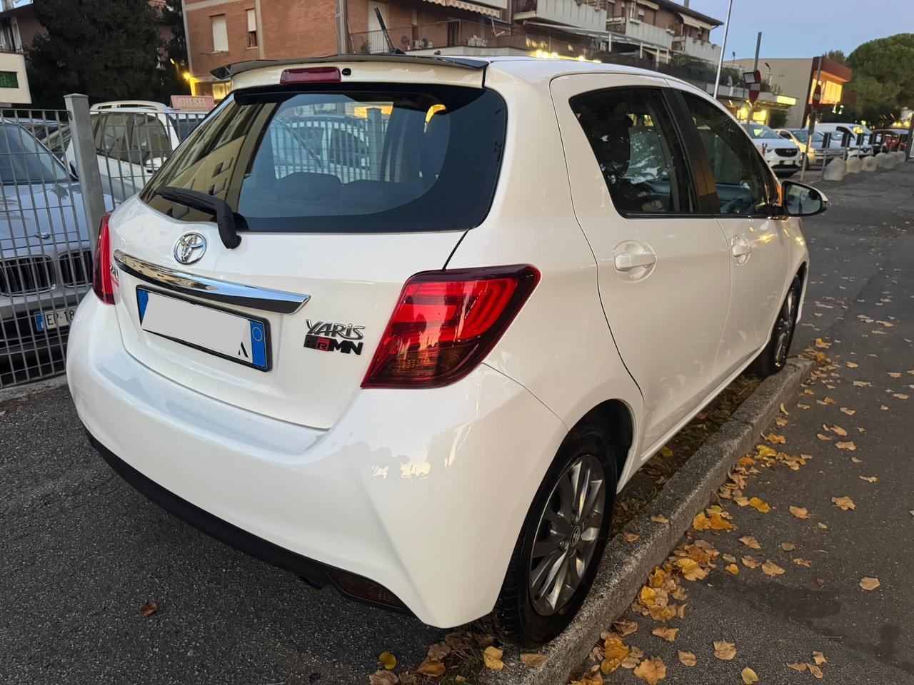 Toyota Yaris 1.0 5 porte neopaten garanzia 12 mesi