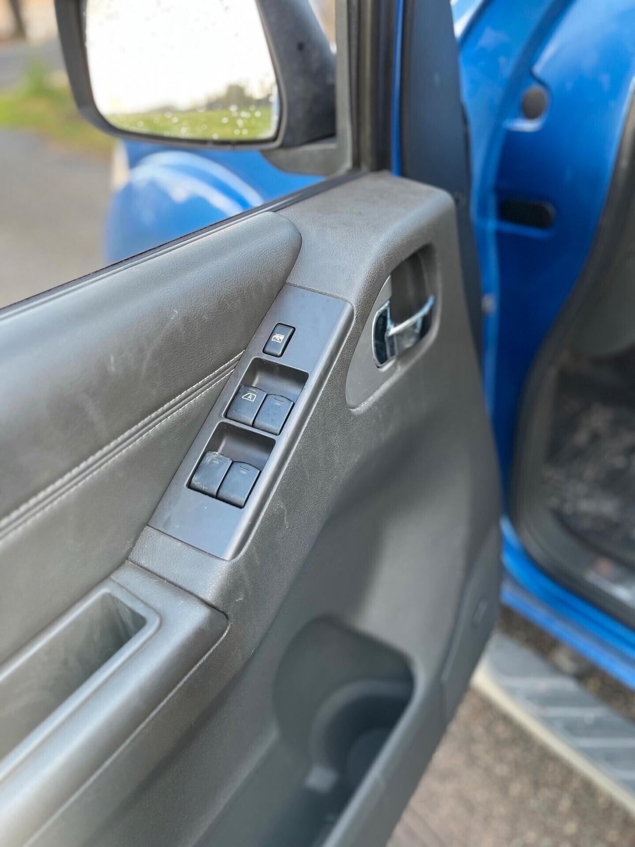 Nissan Navara 3.0 dCi 4 porte Double Cab LE V6