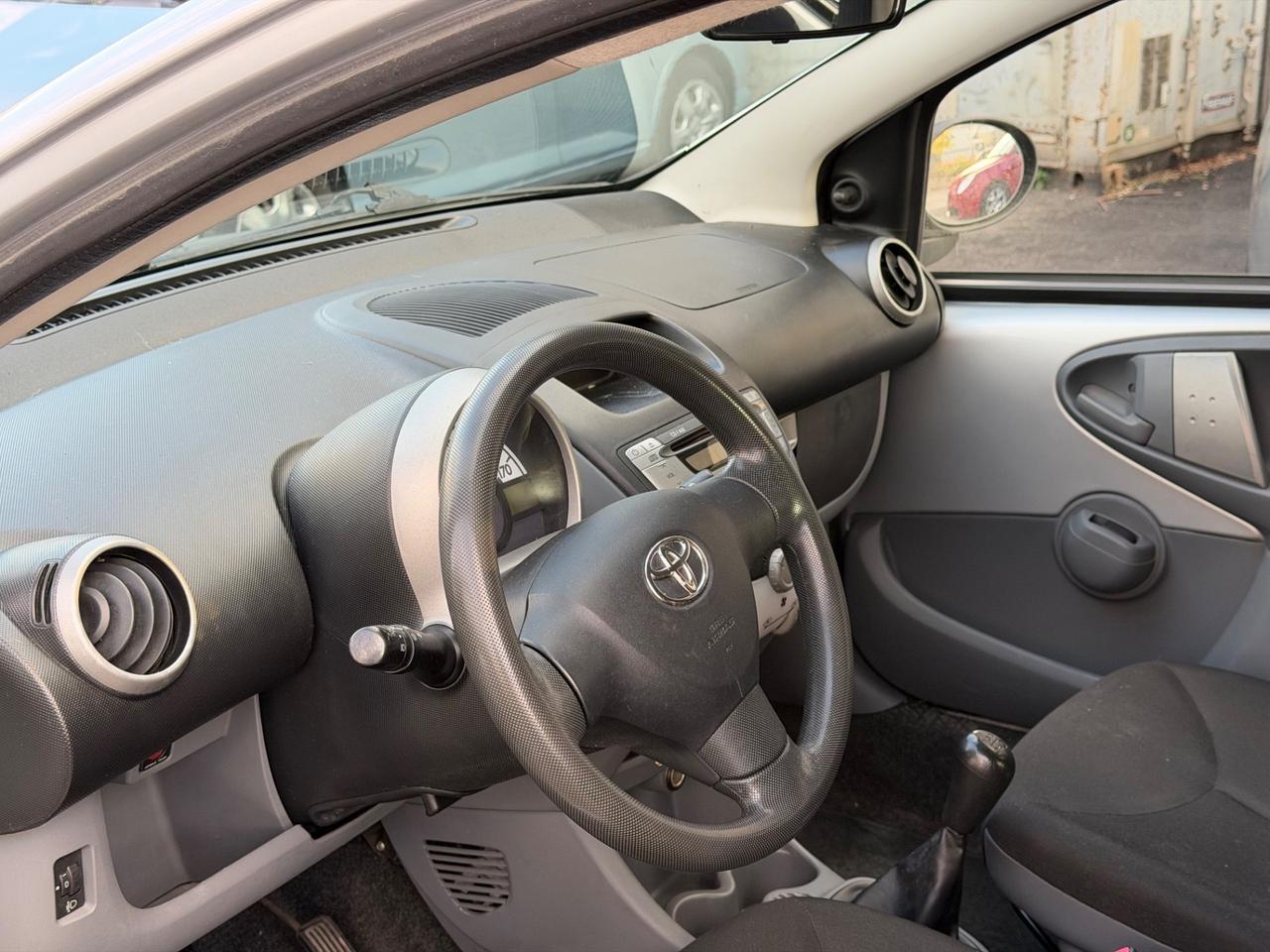 Toyota Aygo 1.0 12V VVT-i 5 porte Sol