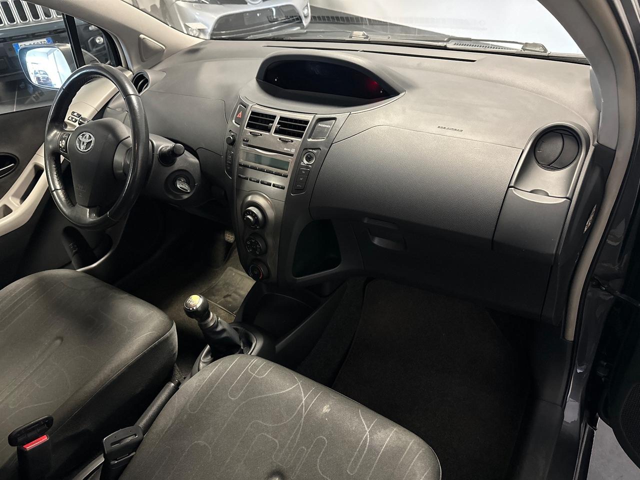 TOYOTA YARIS 1.0 NEOPATENTATI 69CV GARANZIA