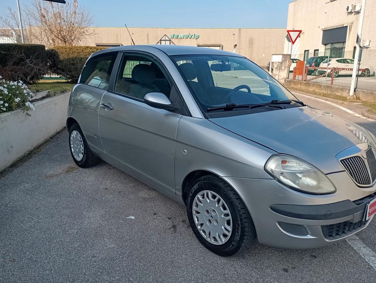 Lancia Ypsilon 1.2 Argento OK NEOPATENTATI