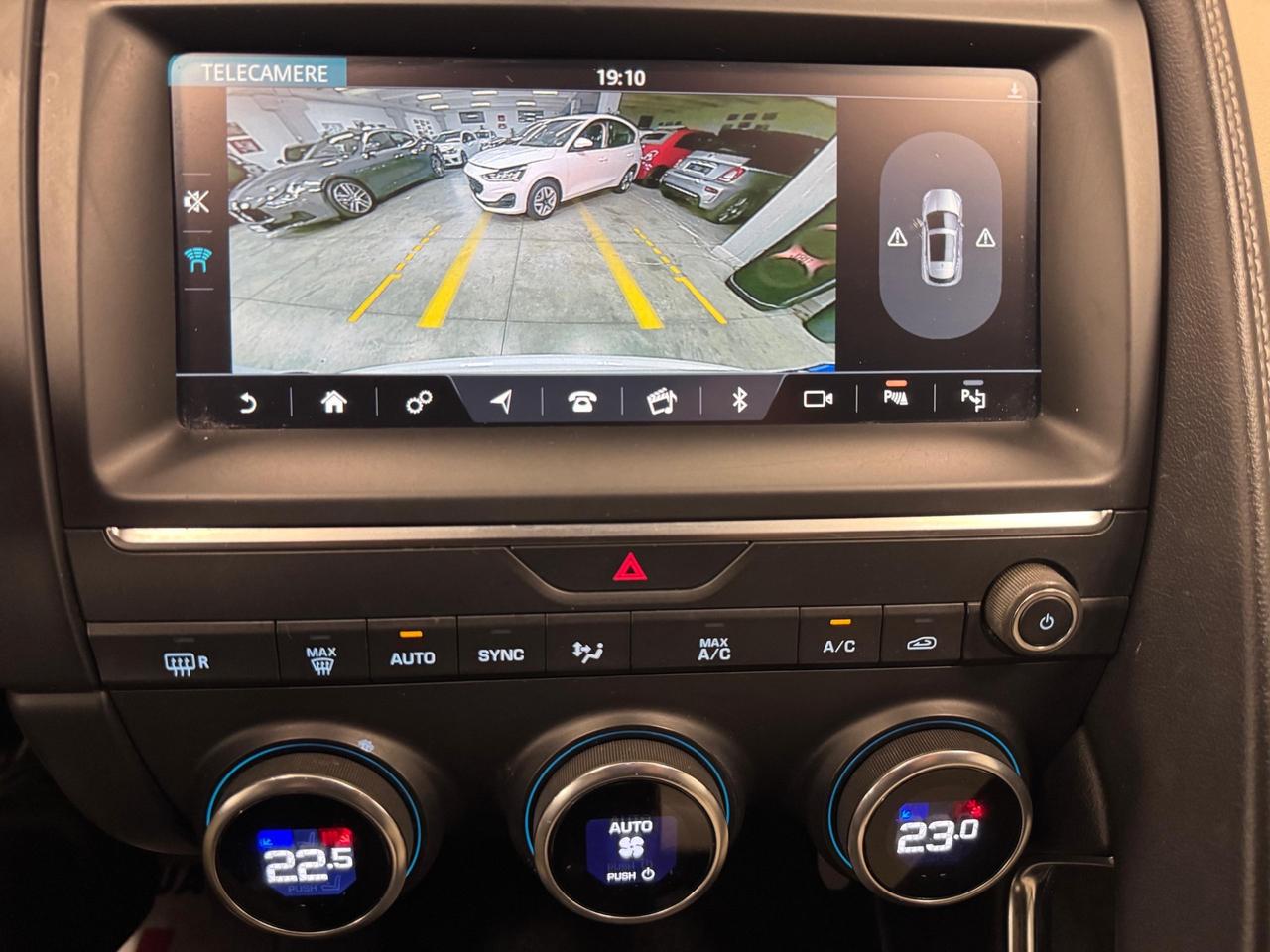 Jaguar E-Pace 2.0 D 180 CV AWD R DYNAMIC aut. Portfolio