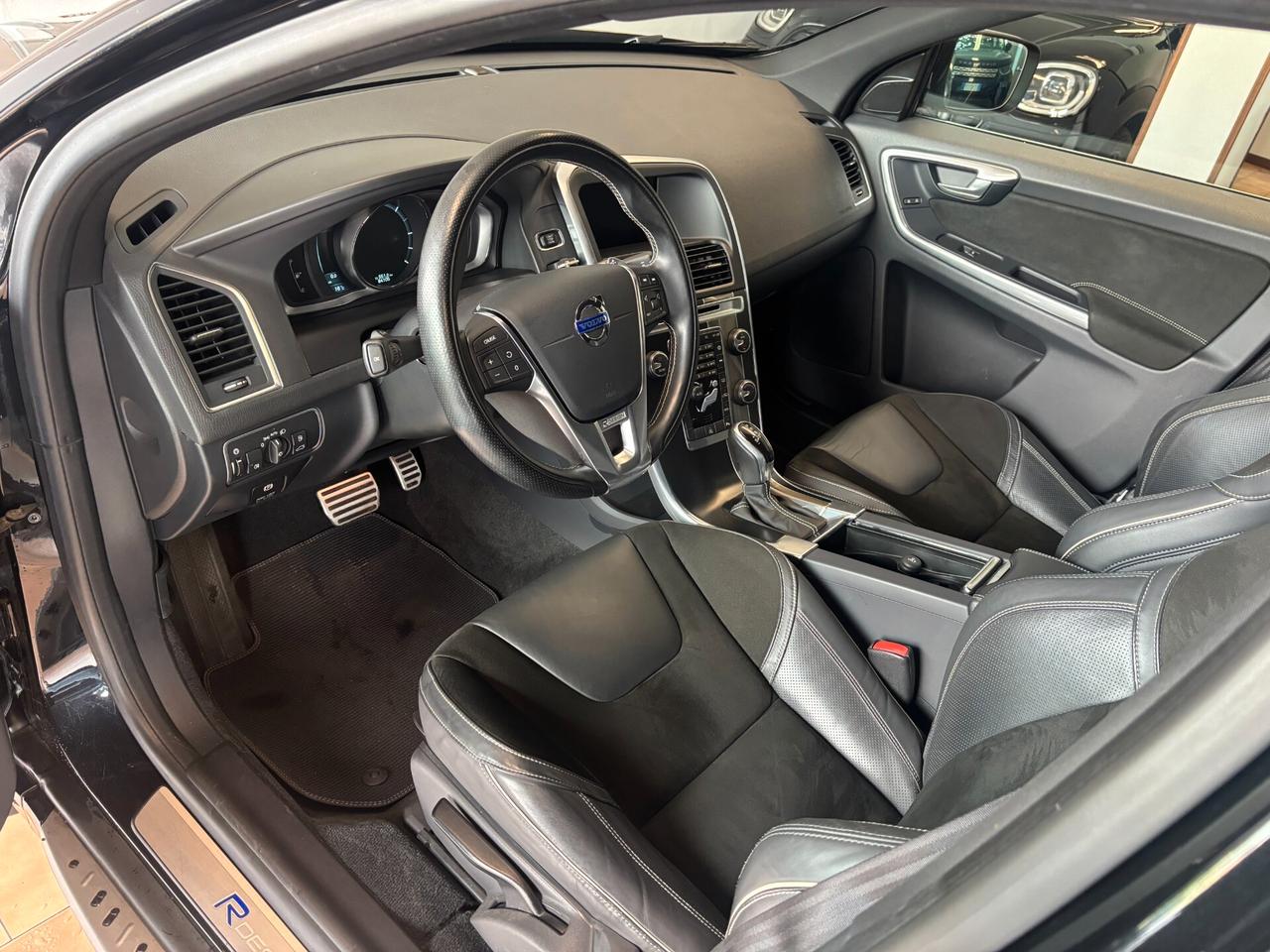 Volvo XC60 2.0 d4 R-design Momentum *CINGHIA FATTA*EURO6