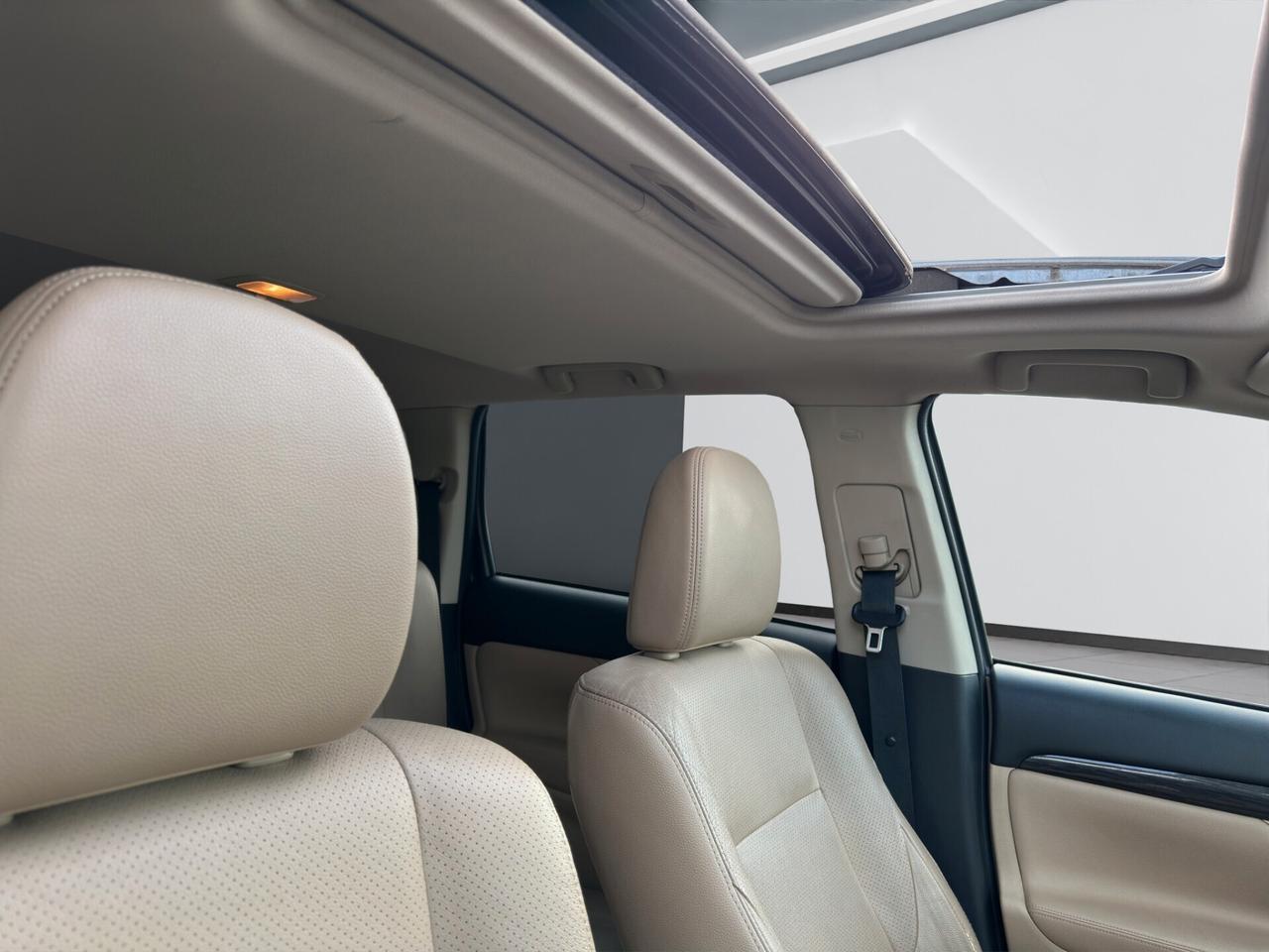 Mitsubishi Outlander 2.2 DI-D 4WD Instyle Plus Navi Diamond Pack 7P