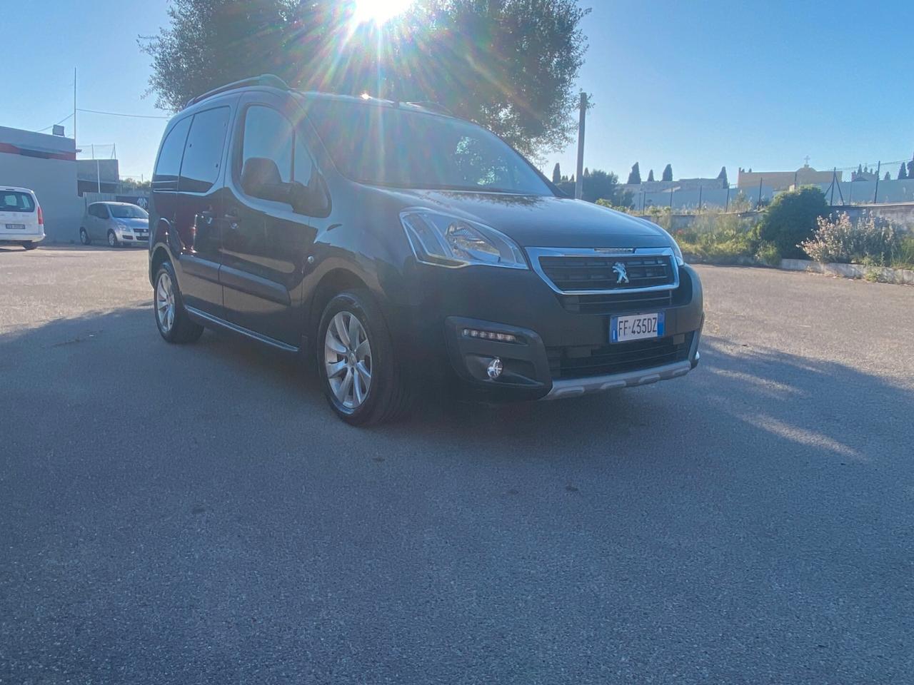 Peugeot Partner Tepee BlueHDi 100 Outdoor