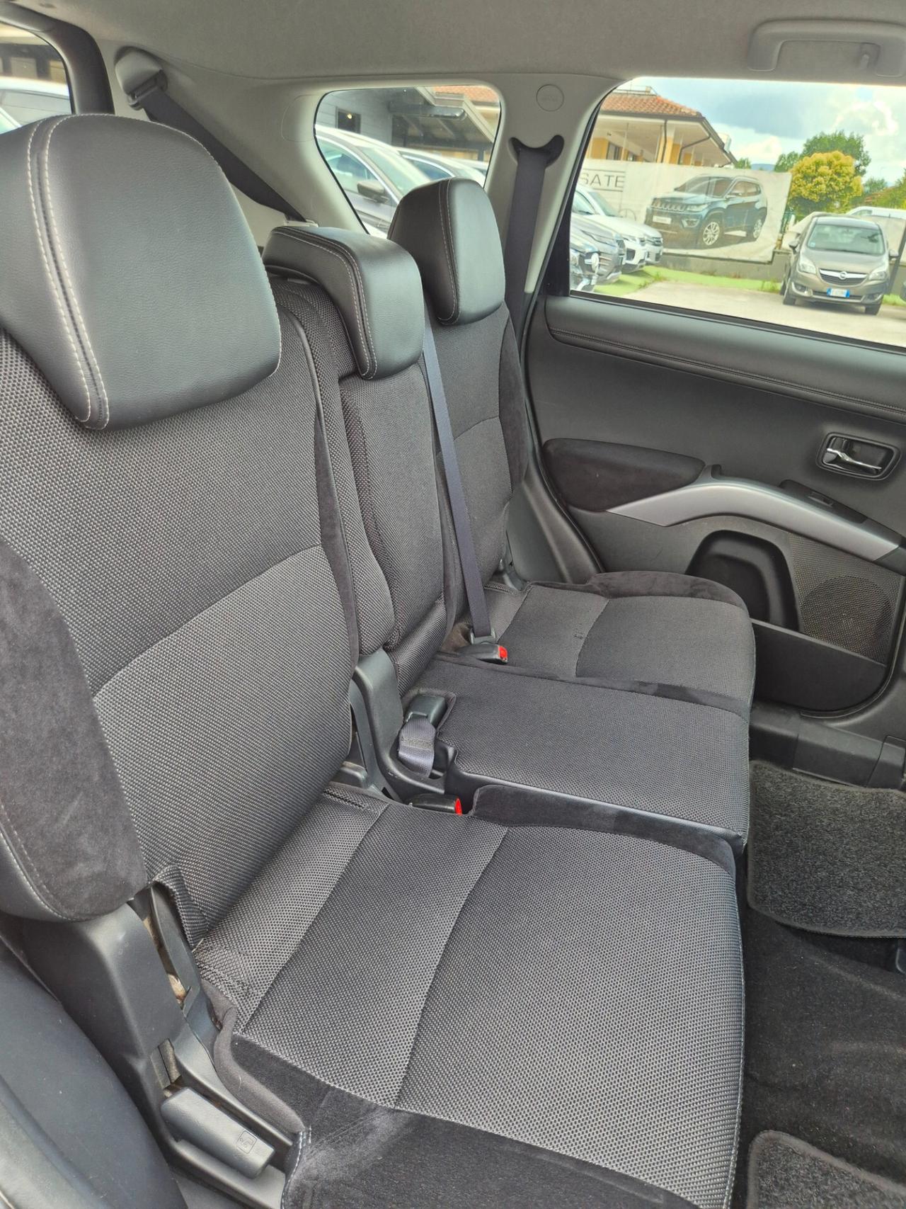 Mitsubishi Outlander 2.2 DI-D 4WD Intense