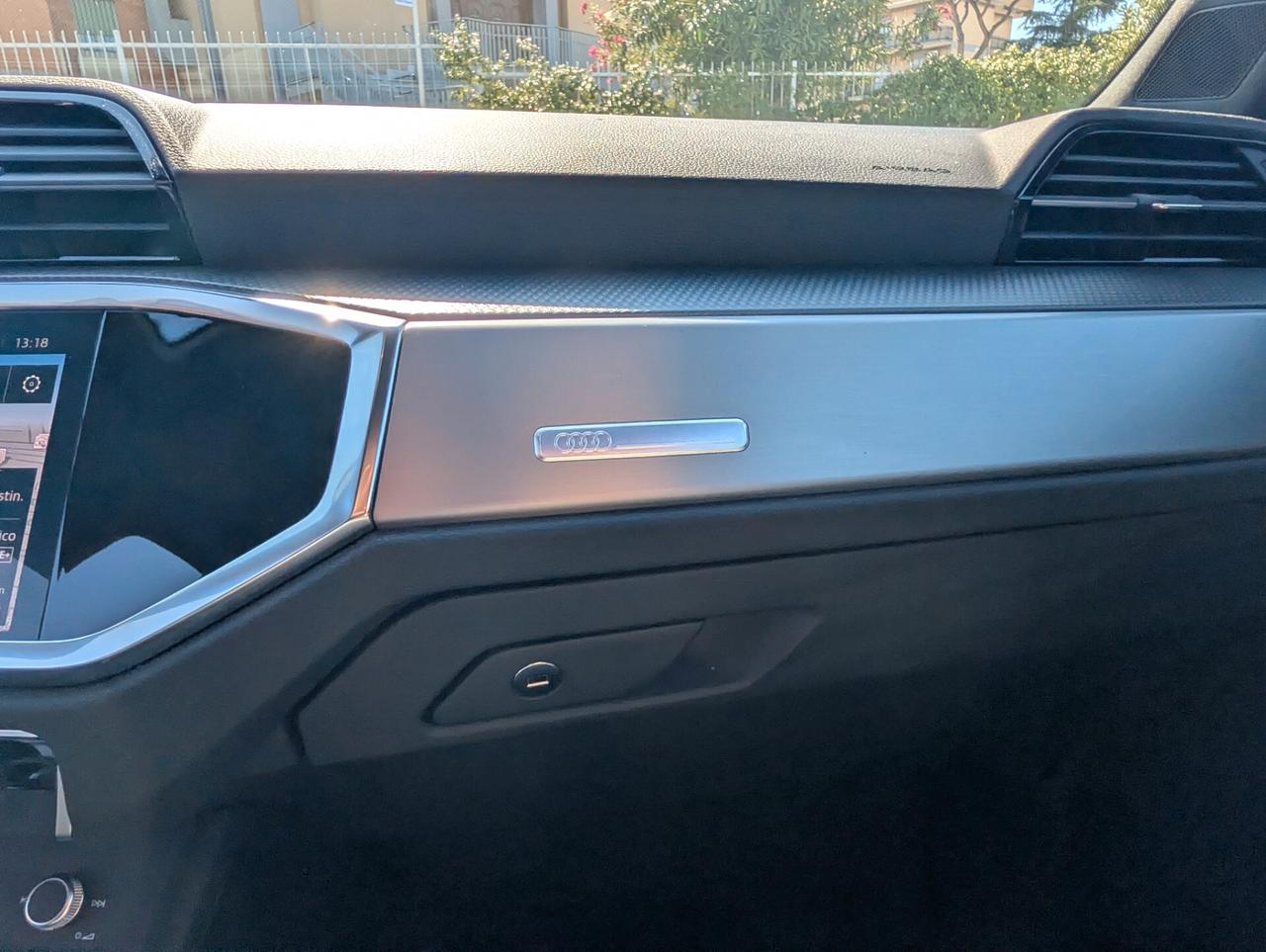 Audi Q3 SPB 35 TFSI e S tronic Identity Black
