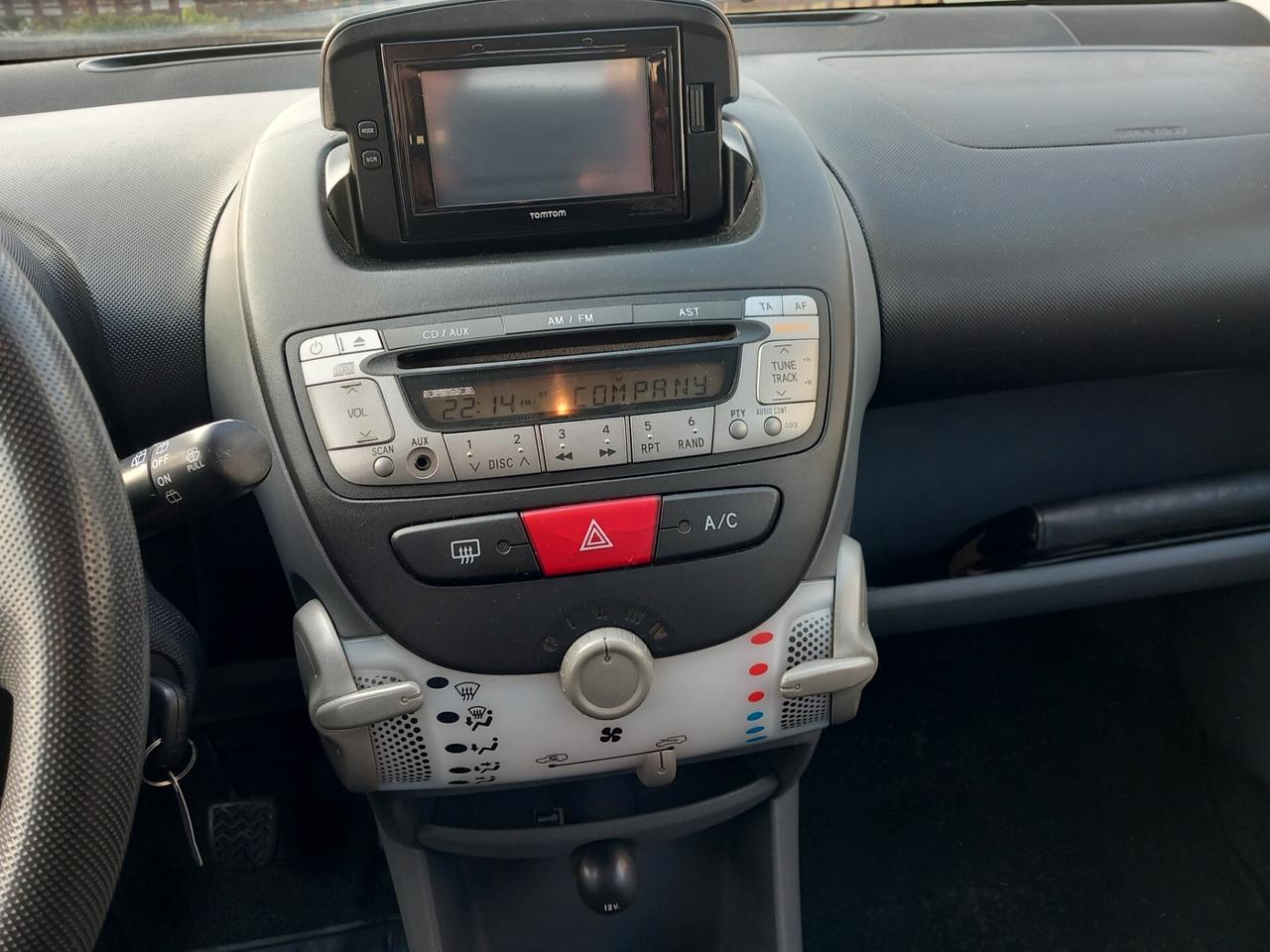 Toyota Aygo 1.0 12V VVT-i 5 porte Now Connect neopatentati