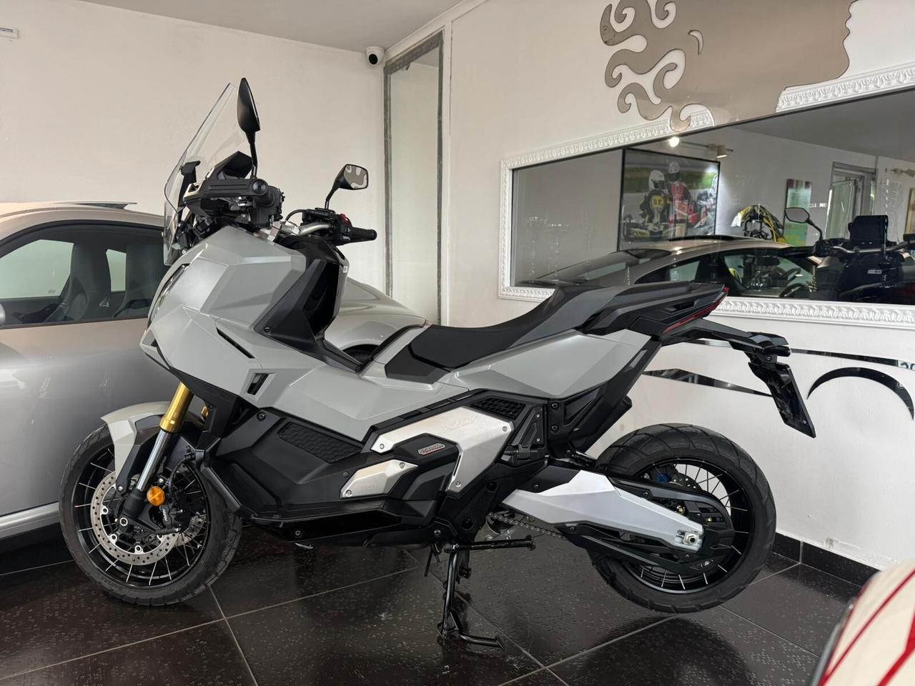 Honda X-ADV 750 soli 900km