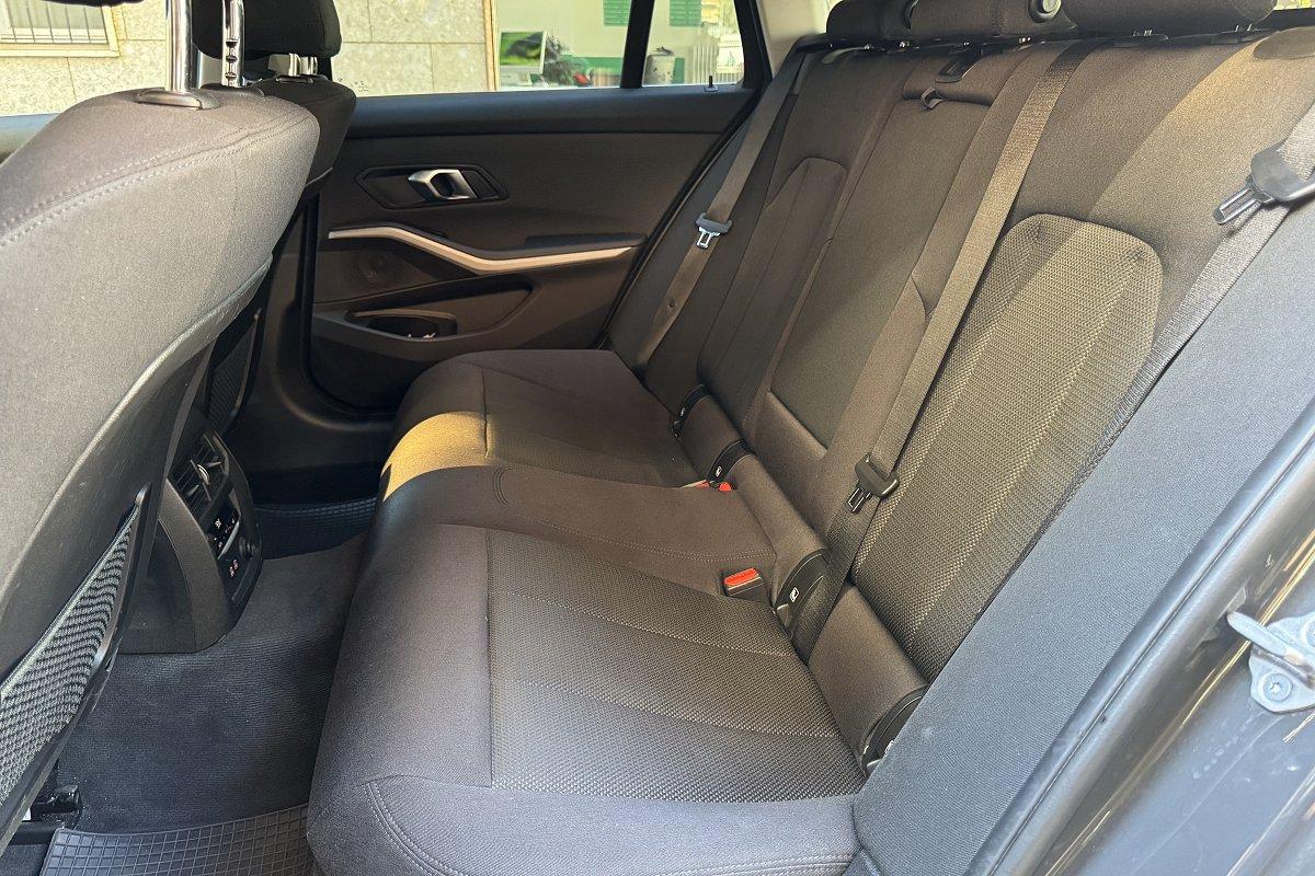 BMW 320d 48V Touring Business Advantage