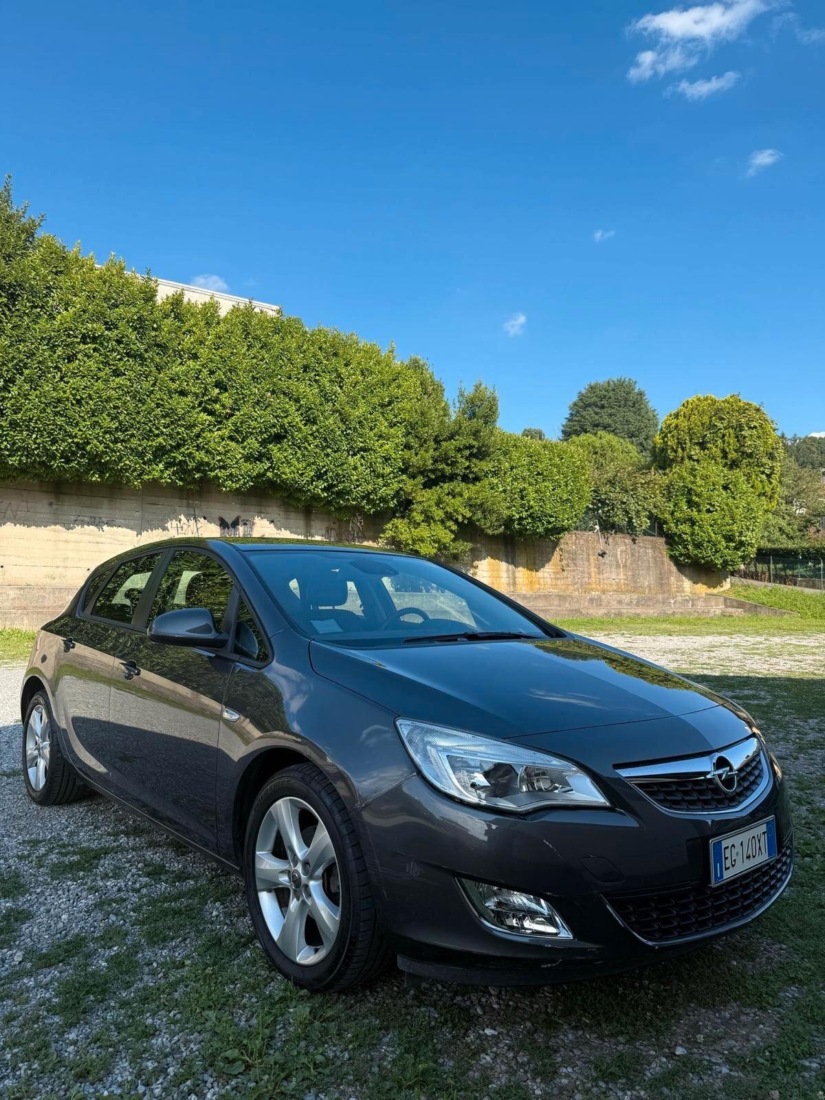 Opel Astra 1.6 115CV 5 porte Cosmo