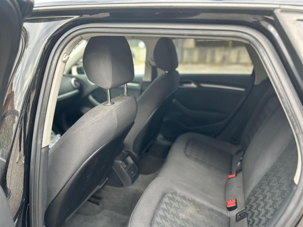 Audi A3 SPB 1.6 TDI S LINE