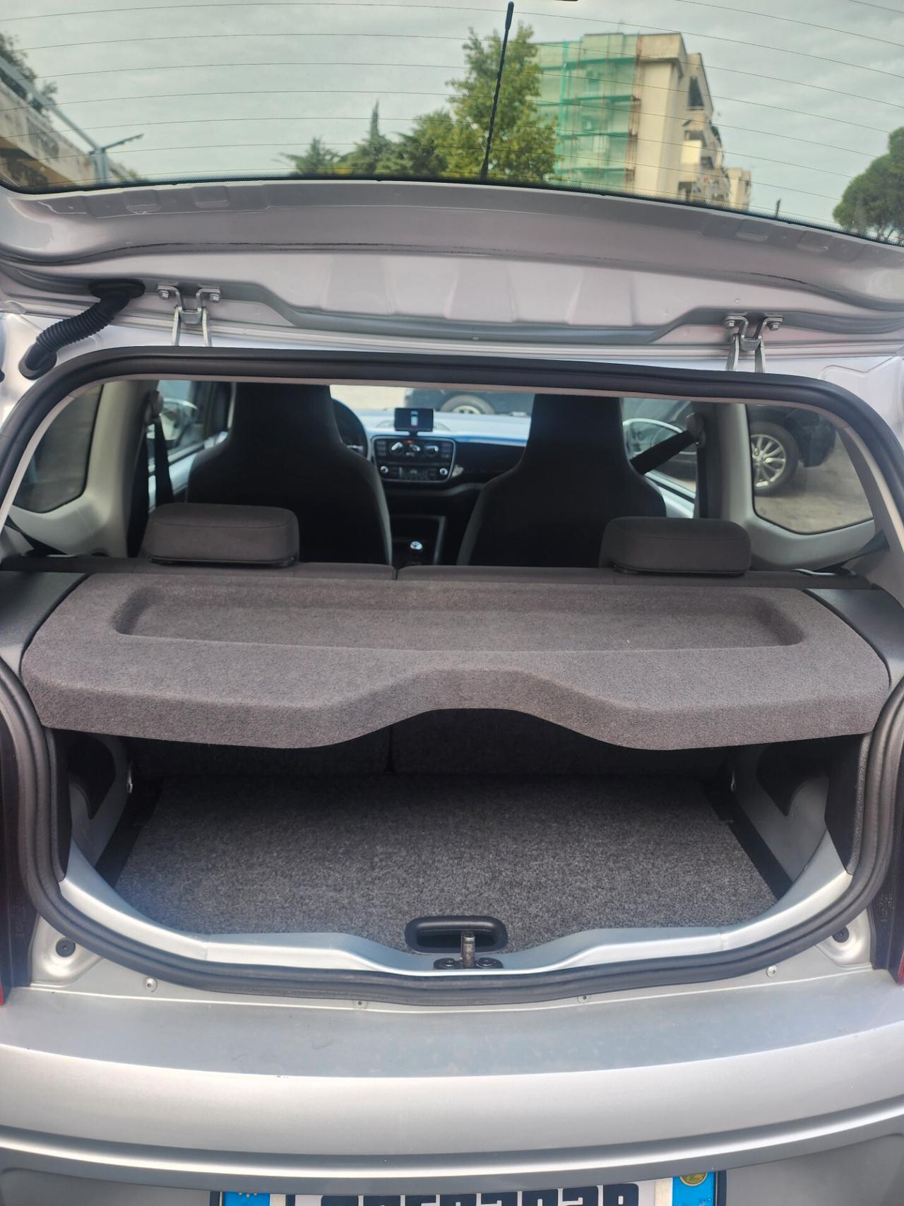 Volkswagen up! 1.0 move up - 2013