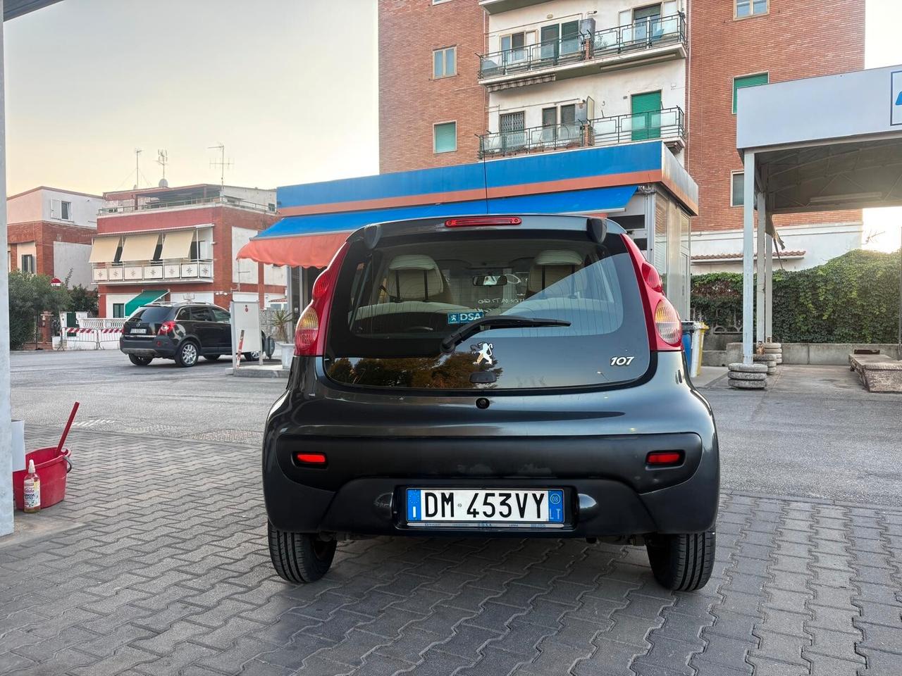 Peugeot 107 1.0 68CV 5p. Sweet Years 2Tronic