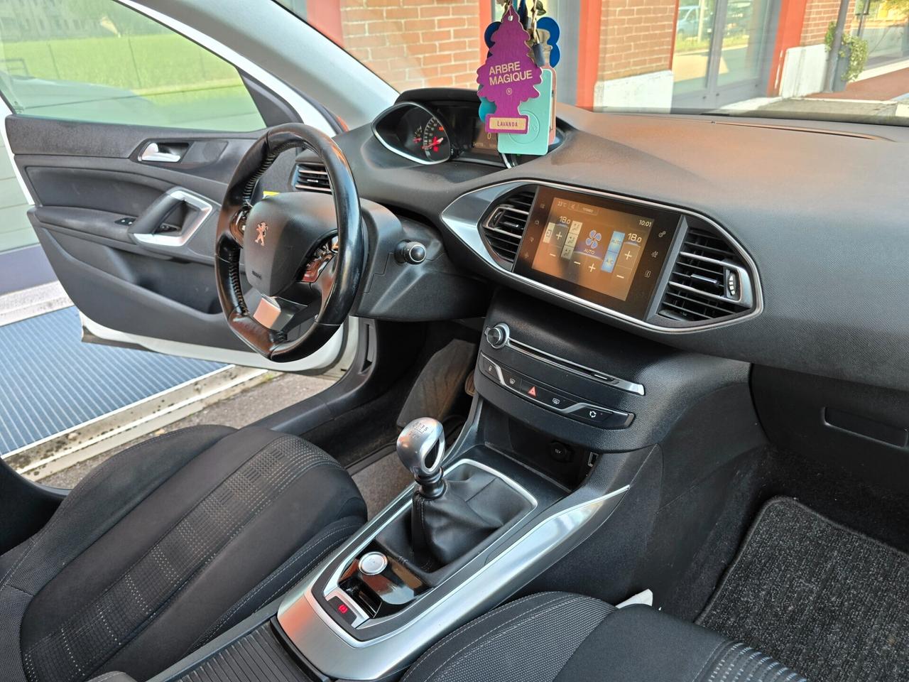 Peugeot 308 BlueHDi 120 S&S EAT6 SW Allure