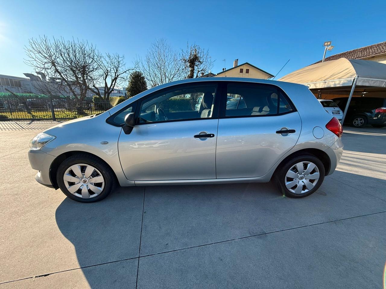 Toyota Auris 5p 1.4 Sol UNICO-PR 96.000 KM