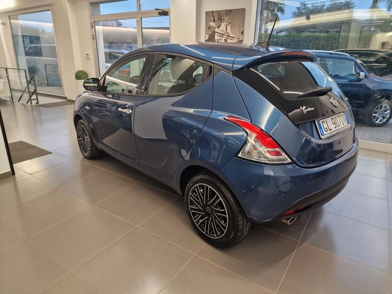 Lancia Ypsilon 1.0 FireFly 5 porte S&S Hybryd Gold