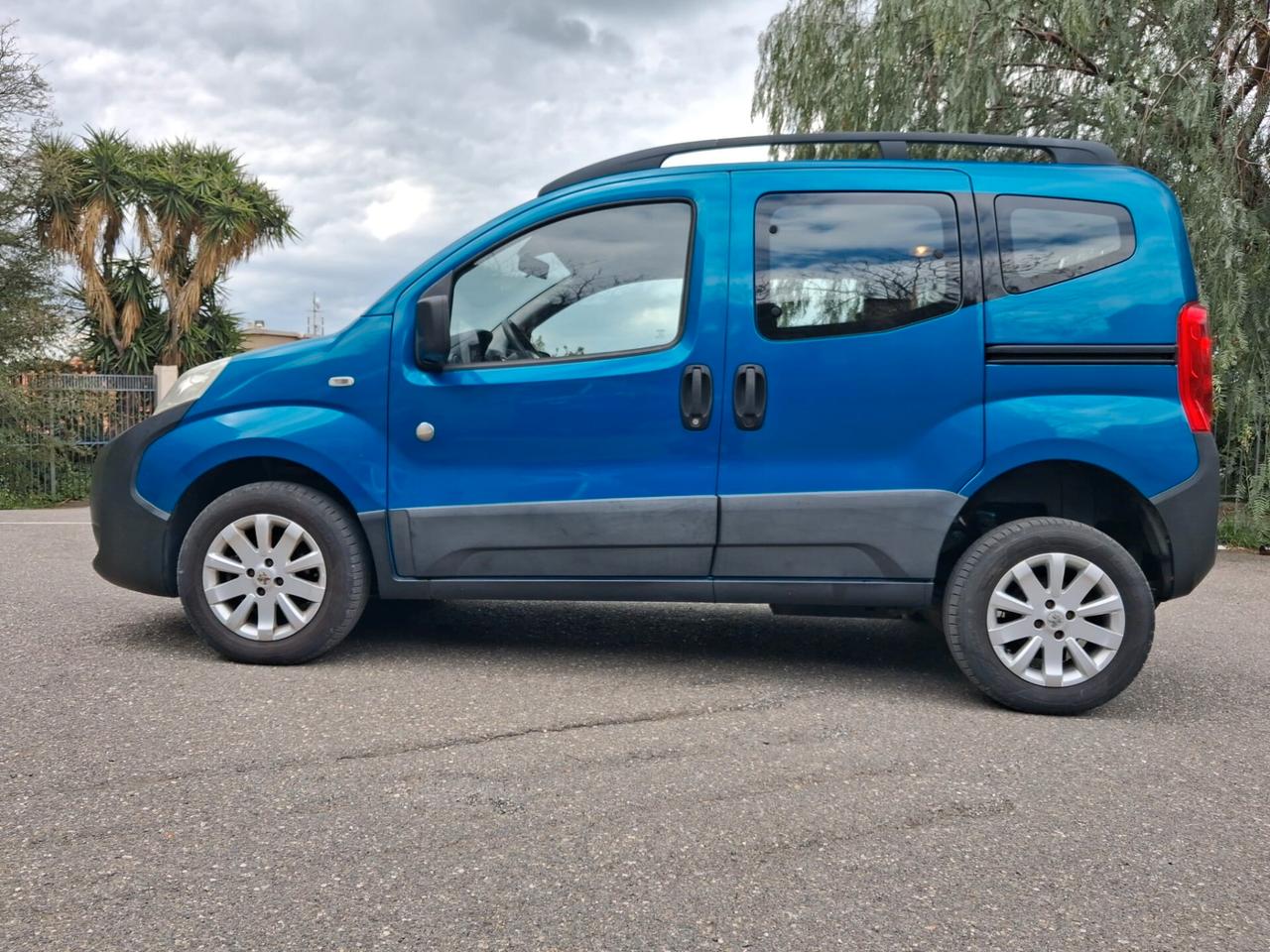 Peugeot Bipper Pianale ribassato con rampa disabili in carrozzina