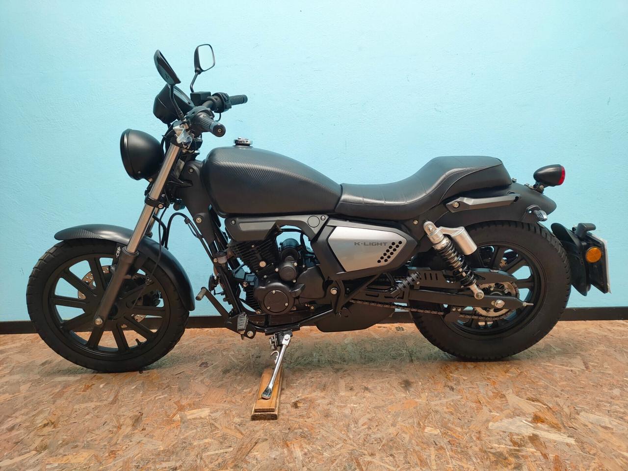 Keeway K-Light 125: personalità e maneggevolezza