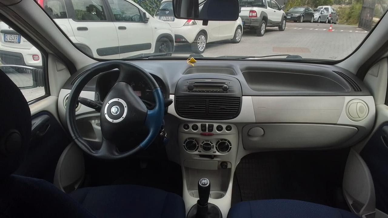 Fiat Punto 1.9 JTD 5 porte con gancio di traino omologato