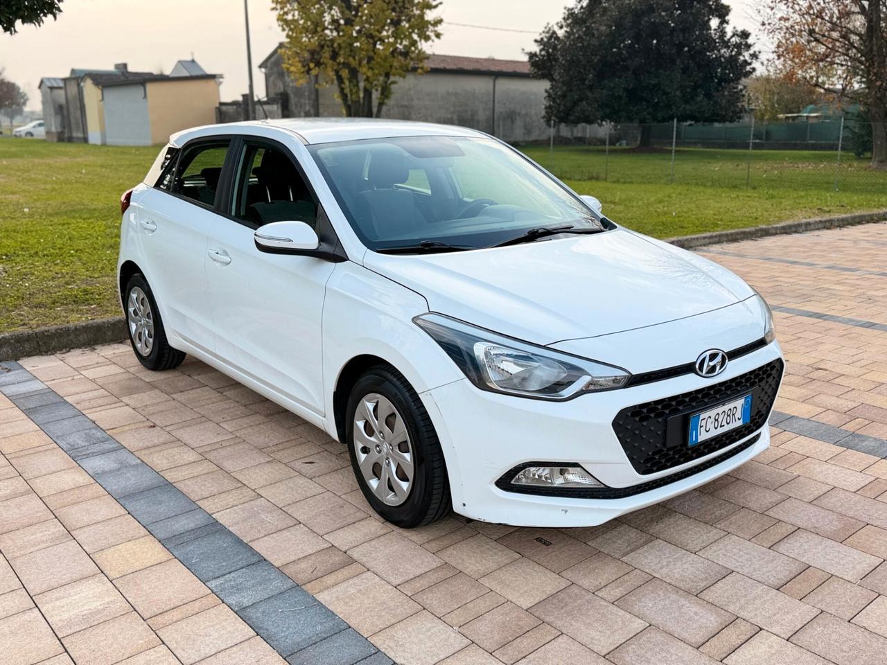 Hyundai i20 1.2 84 CV 5 porte 2016 neopatentati