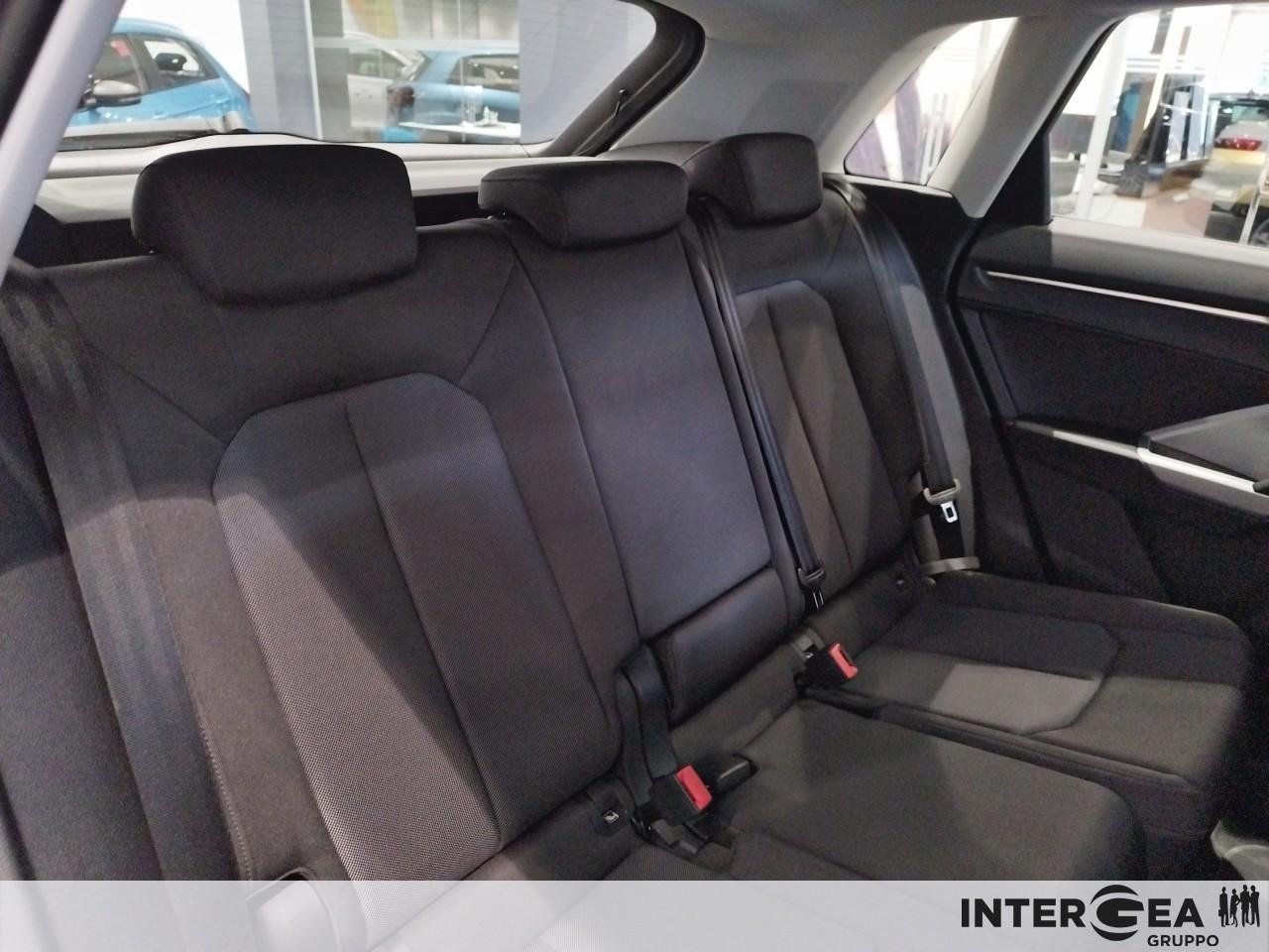 AUDI Q3 35 2.0 tdi Business s-tronic