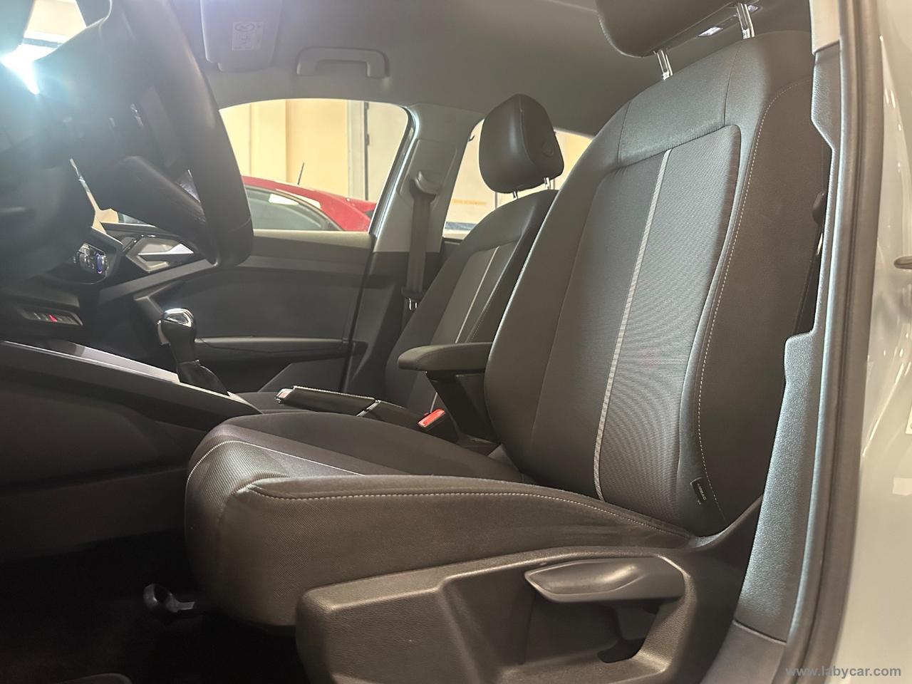AUDI A1 citycarver 30 TFSI S tr. Id. Contrast
