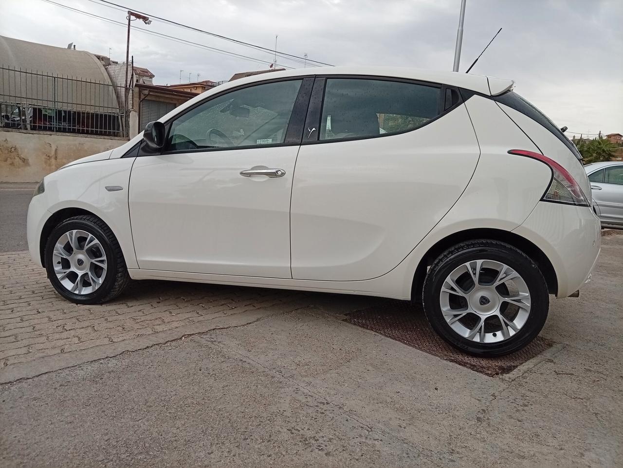 Lancia Ypsilon 1.2 69 CV 5 porte Gold