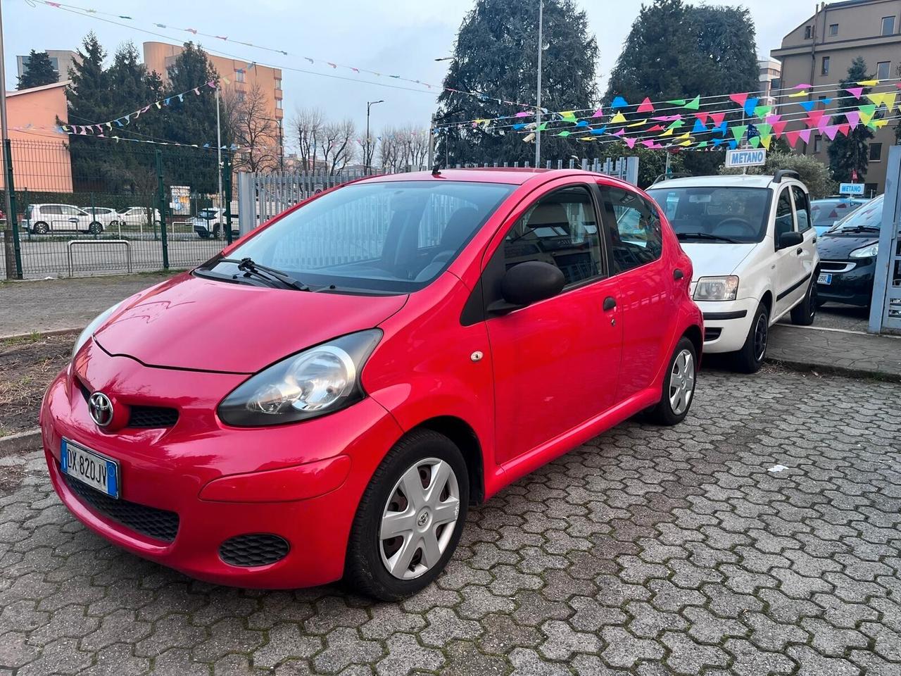 Toyota Aygo 1.0 12V VVT-i 5 porte Sol - 2009