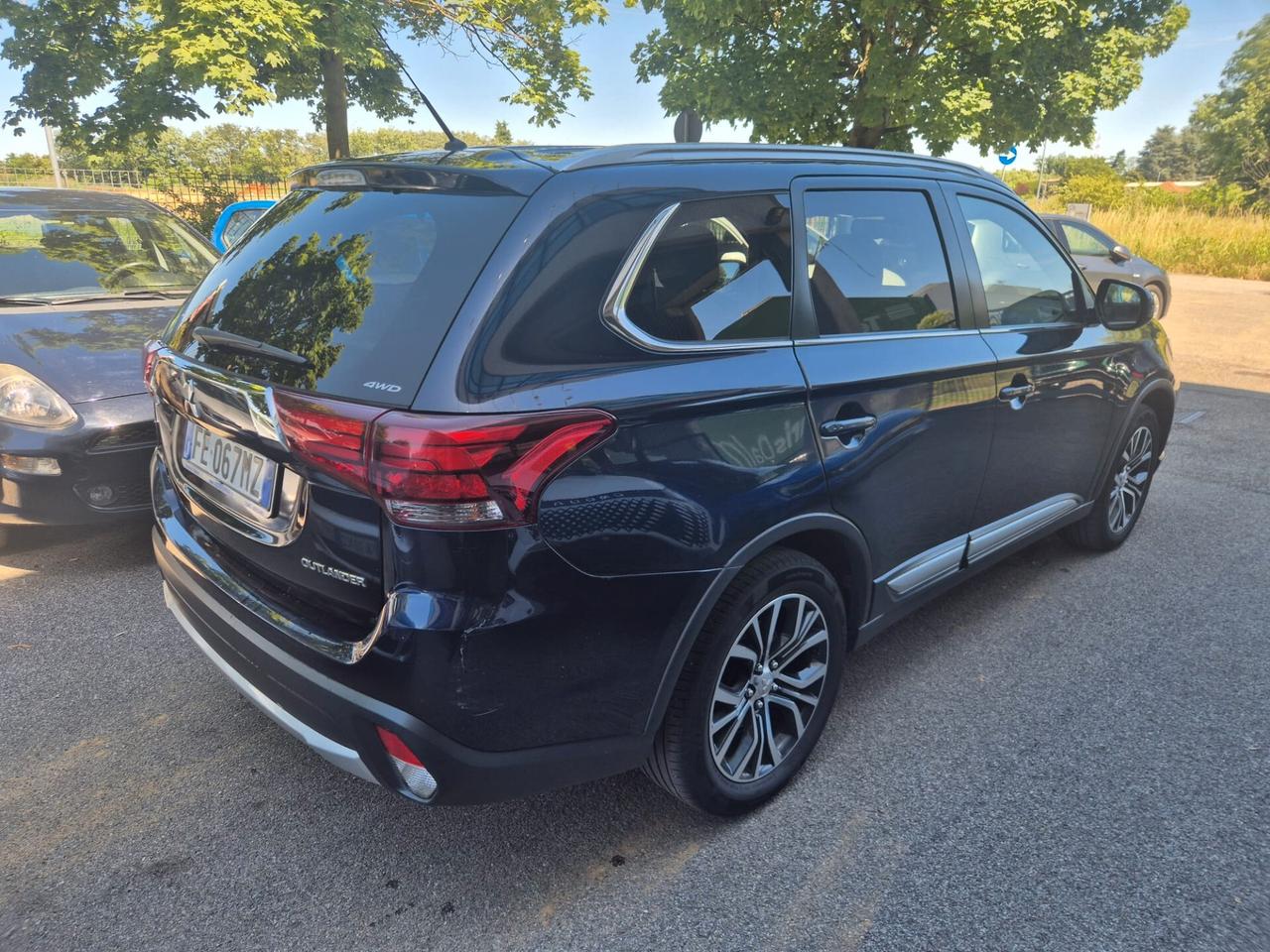 Mitsubishi Outlander 2.2 DI-D 4WD Instyle Plus SDA 7 posti