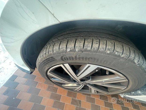 Volkswagen Polo 1.0 TSI DSG R-Line