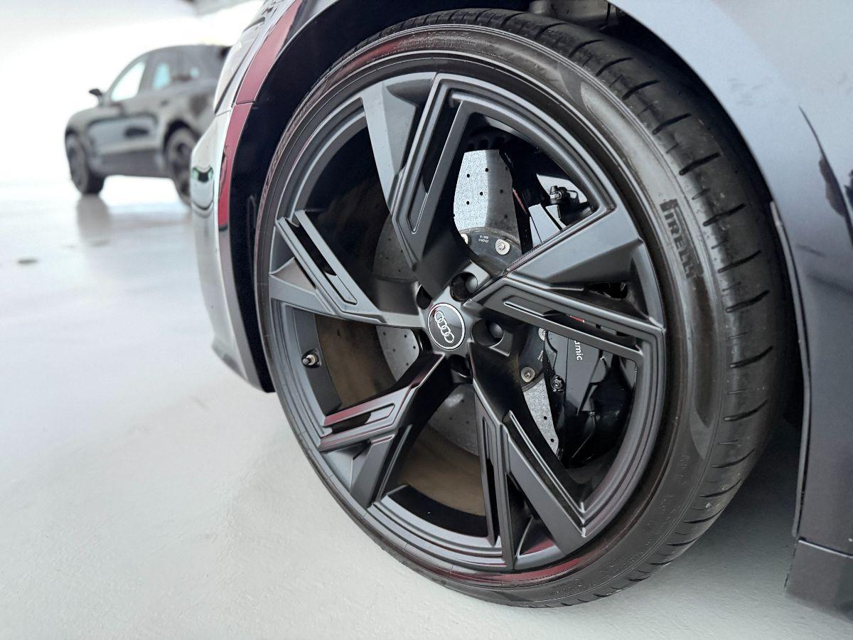 AUDI - RS6
