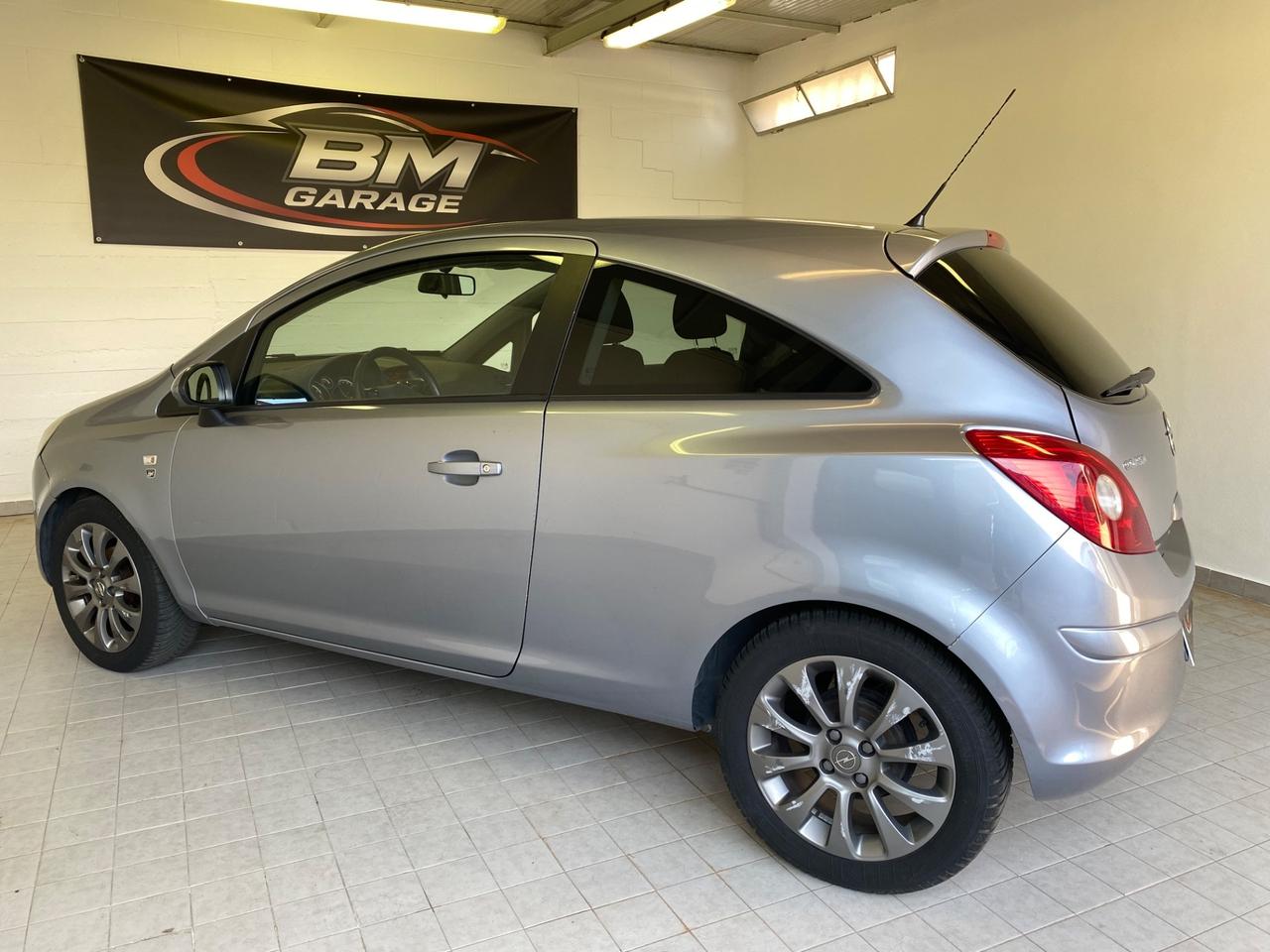 Opel Corsa 1.2 80CV 3 porte GPL-TECH Edition