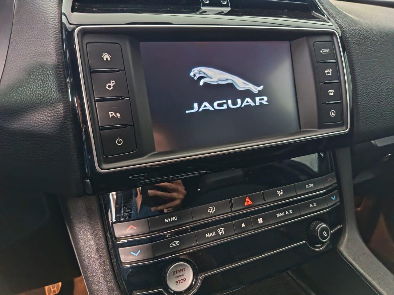 Jaguar F-Pace 2.0 D 180 CV Portfolio