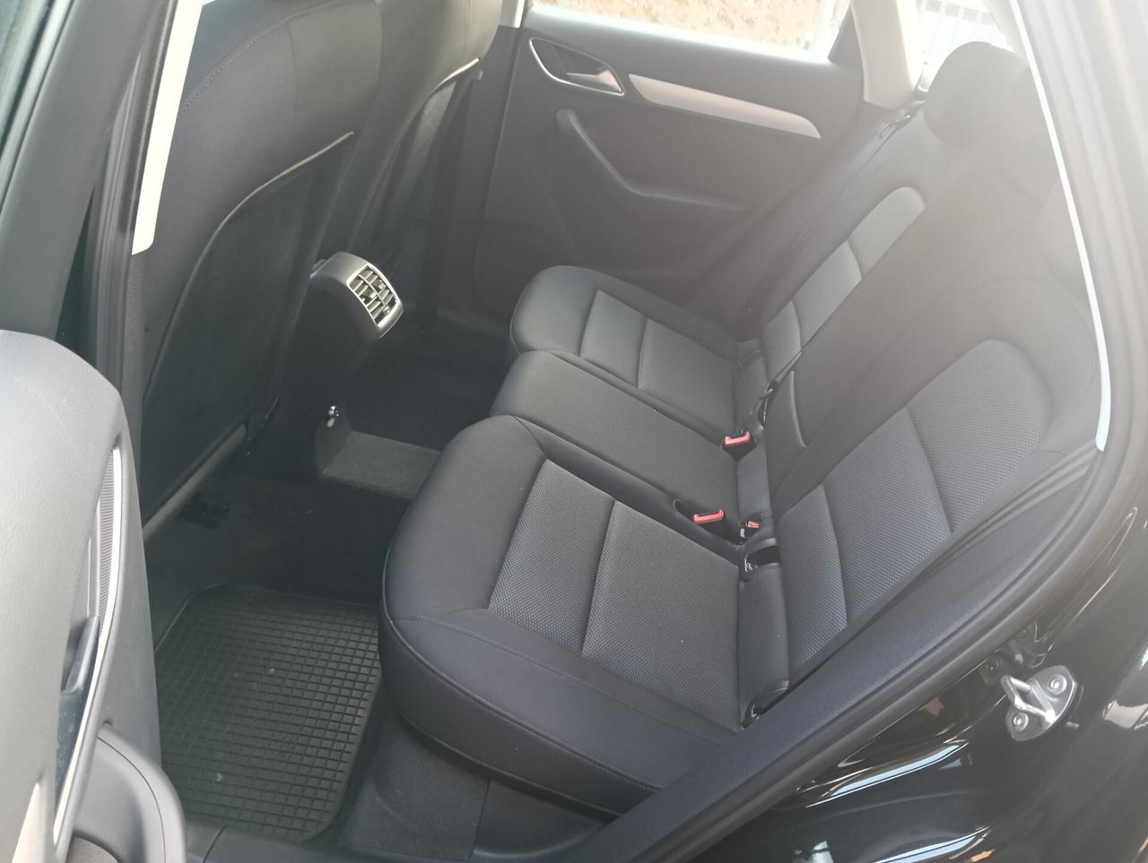 Audi Q3 2.0 TDI 120 CV Business