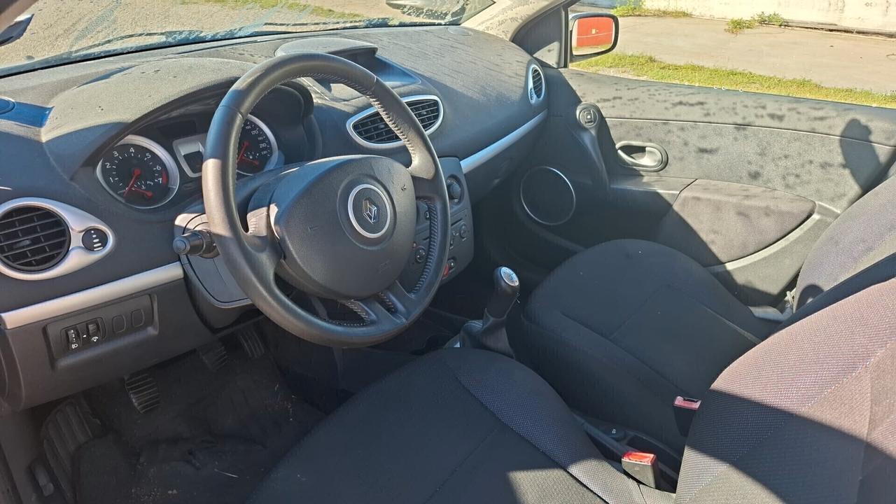Renault Clio 1.2 16V SporTour Le Iene
