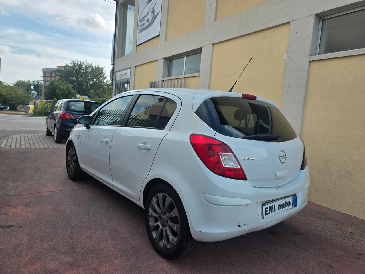 Opel Corsa 1.2 5 porte Club