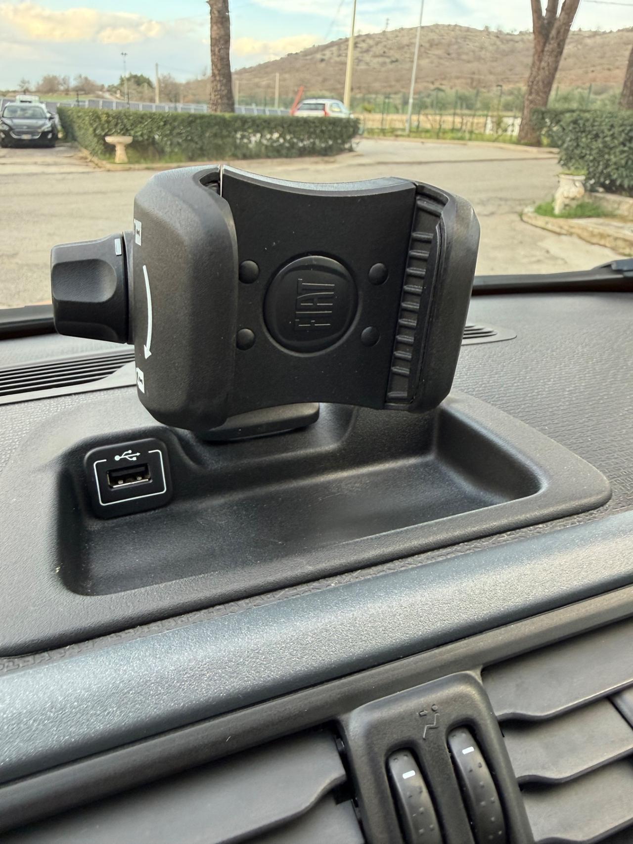 Fiat Panda 1.2 Connected by Wind