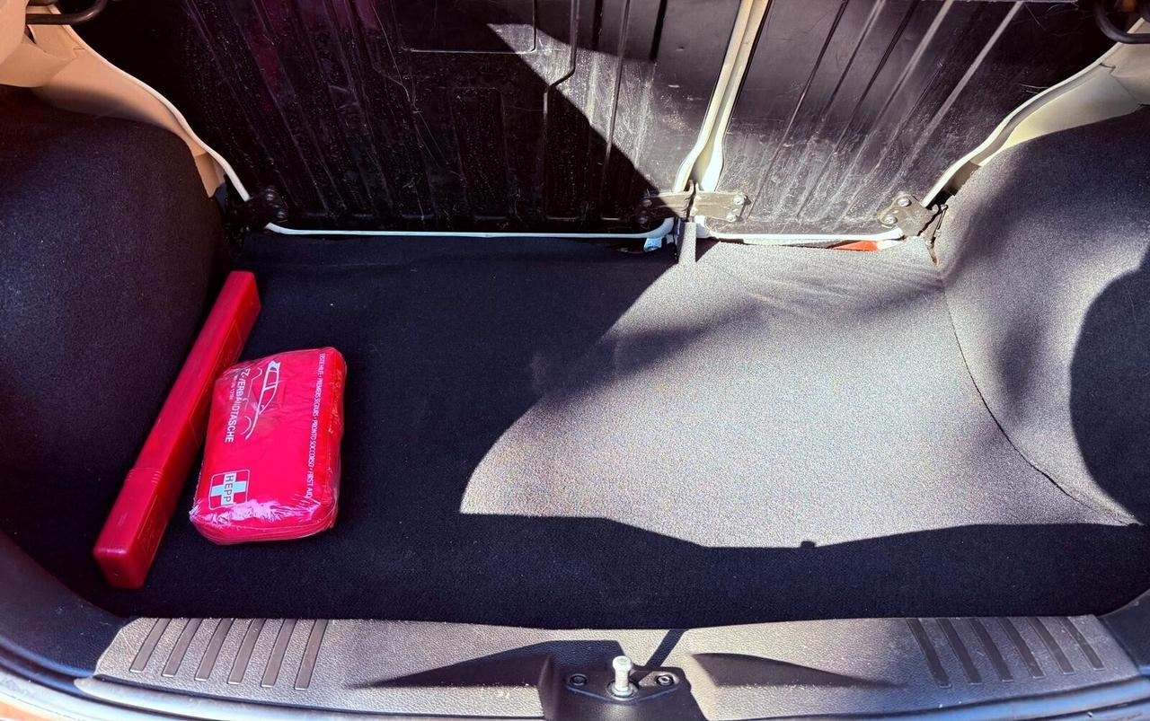 Lancia Ypsilon 1.2 MOMO DESIGN + FORD FIESTA 1.2 GHIA 5 PORTE COME NUOVA